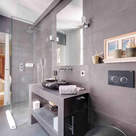 Bright Family Duplex - 3 Bedrooms Paris