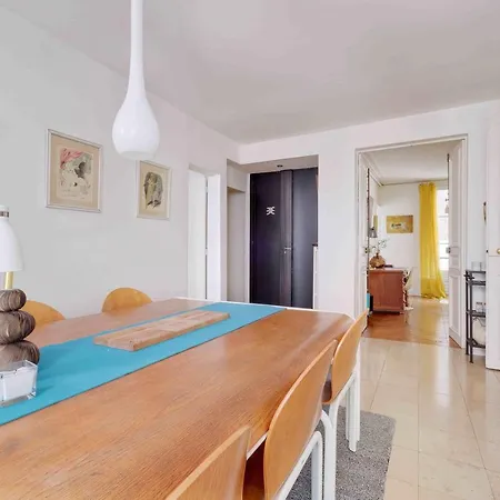 Bright Family Duplex - 3 Bedrooms *